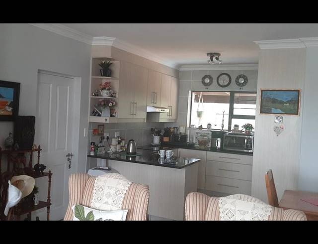 2 BEDROOM HOUSE FOR SALE IN ALBERTINIA